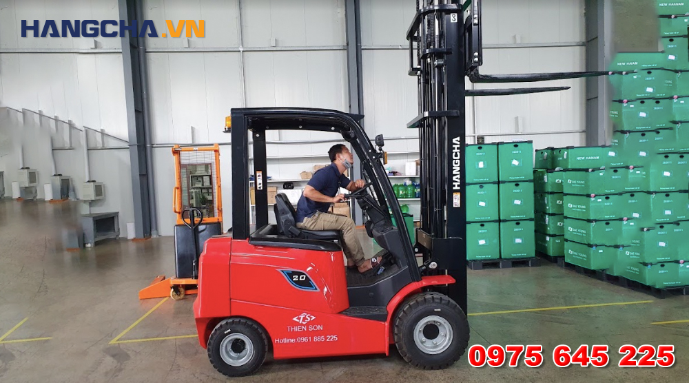 Xe nâng điện 2 tấn AE series được sử dụng trong nhiều kho hàng